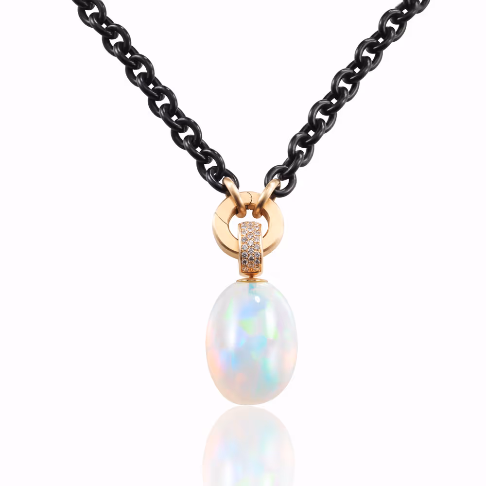 Luminous opal pendant