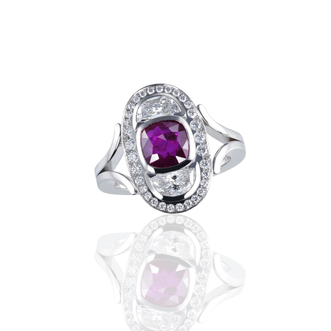 Rubinring mit Diamanten