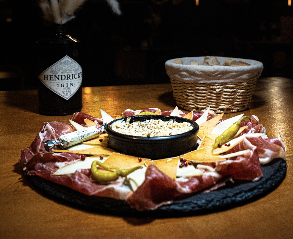 Planche apéro à déguster chez Flow Karaoké à Pau