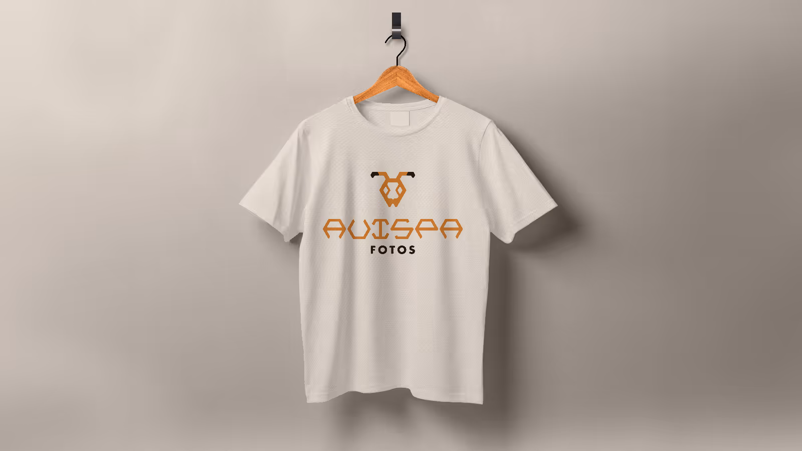 White t-shirt with Avispa Fotos logo on it