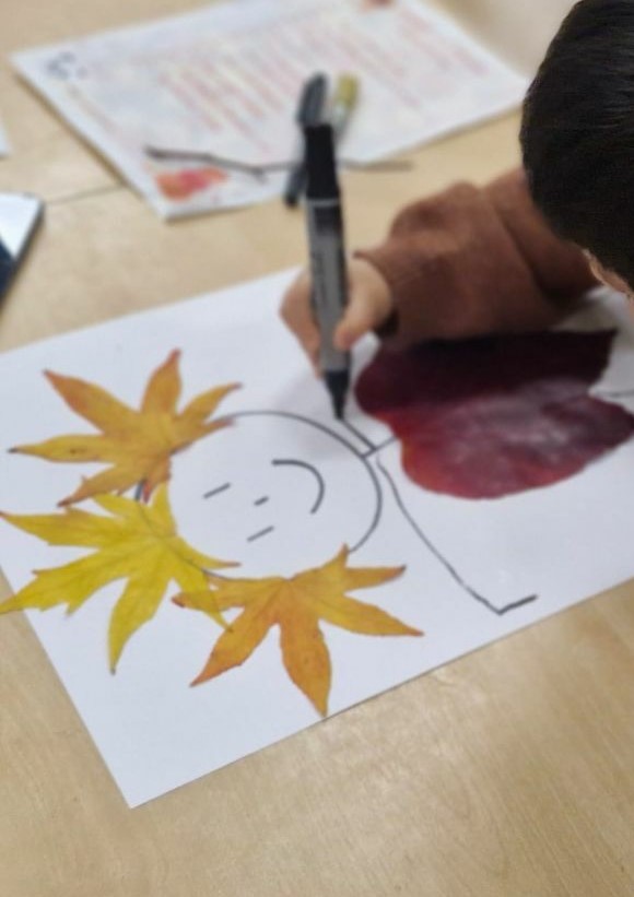 Ecole Montessori bilingue Paris 8 : atelier thématique bilingue pendant les vacances scolaires