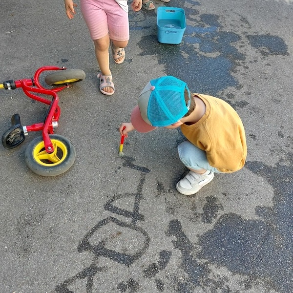 daycare, preschool, kindergarten, bilingual Montessori elementary school in Clichy