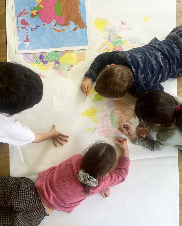 Ecole Montessori bilingue Lyon 6 : atelier thématique bilingue pendant les vacances scolaires