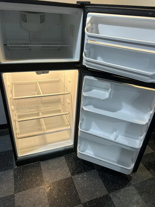 After a deep cleaning in Miami: clean, wiped fridge shelves