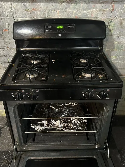 Before a deep cleaning in Miami: debris inside the oven