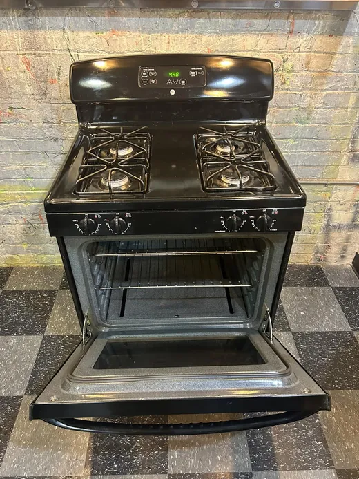After a deep cleaning in Miami: a spotless black range