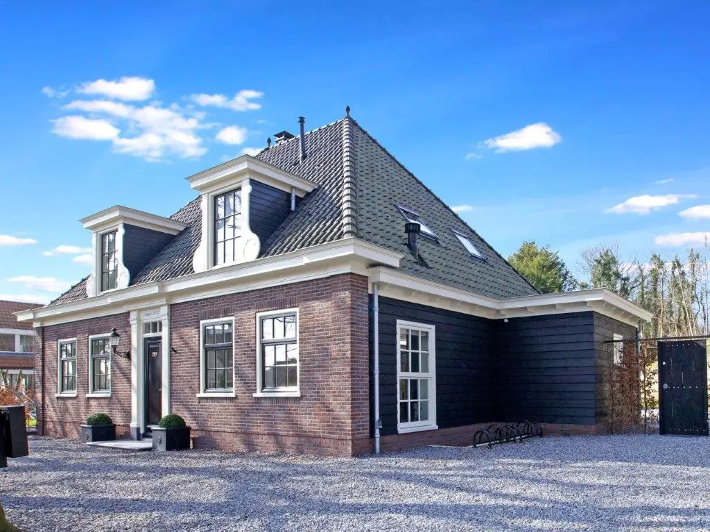 Vrijstaande boerderij woning in klassieke stijl