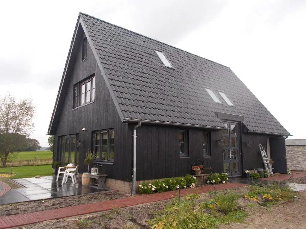 Vrijstaande schuurwoning met houten gevelbekleding