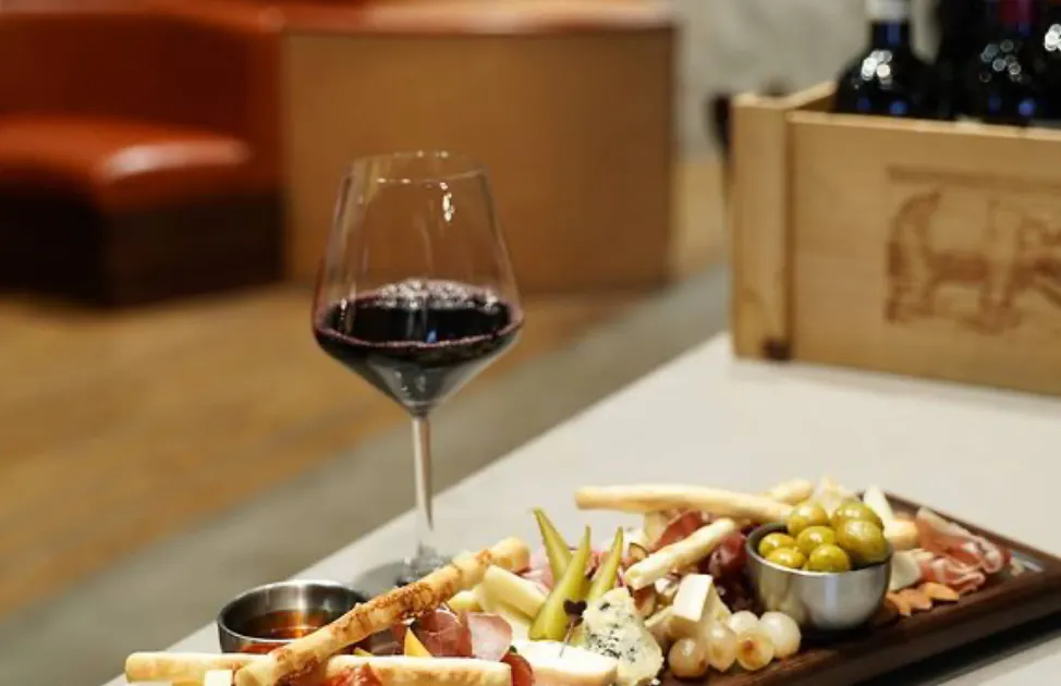Wine & Cheese 