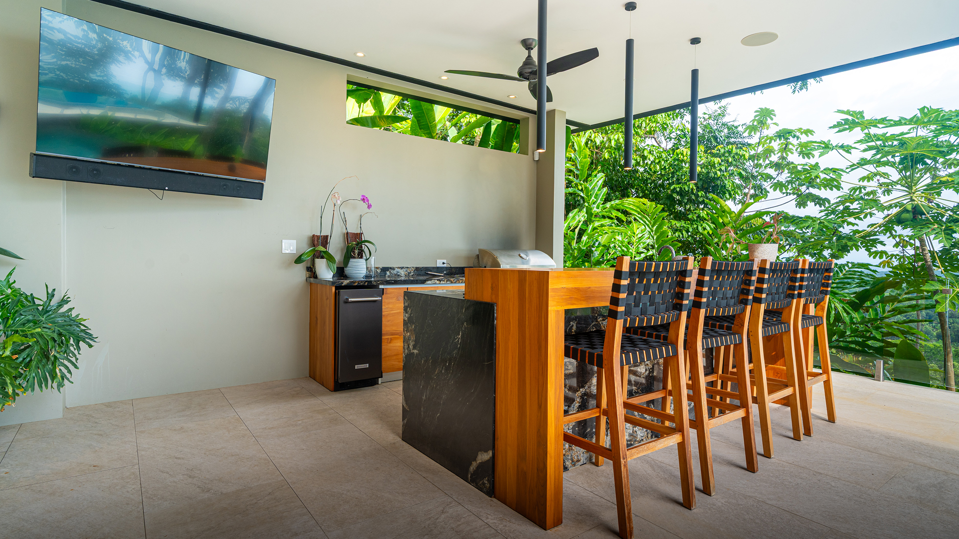The Outdoor Kitchen