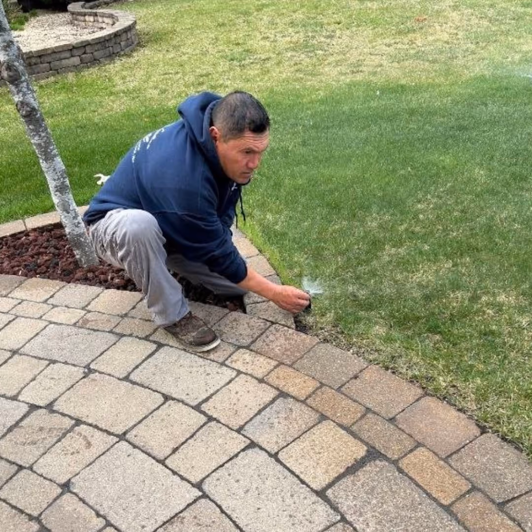 adjusting-sprinkler-heads-in-chicagoland