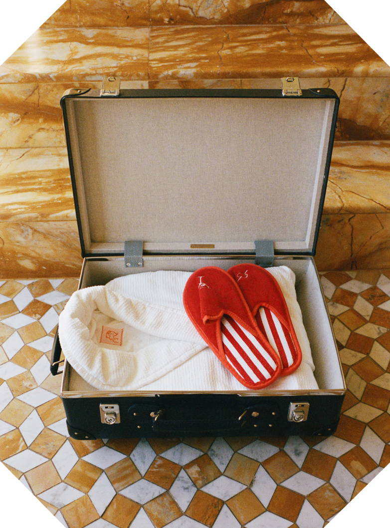 Image of a couple in Casa Monti
