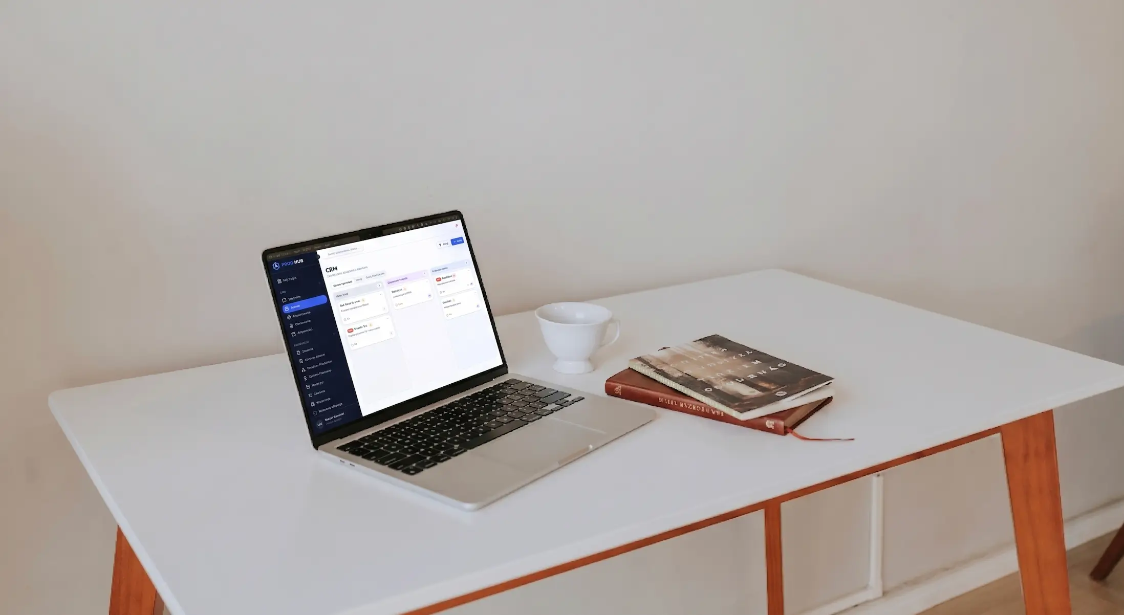 system crm otwarty na laptopie