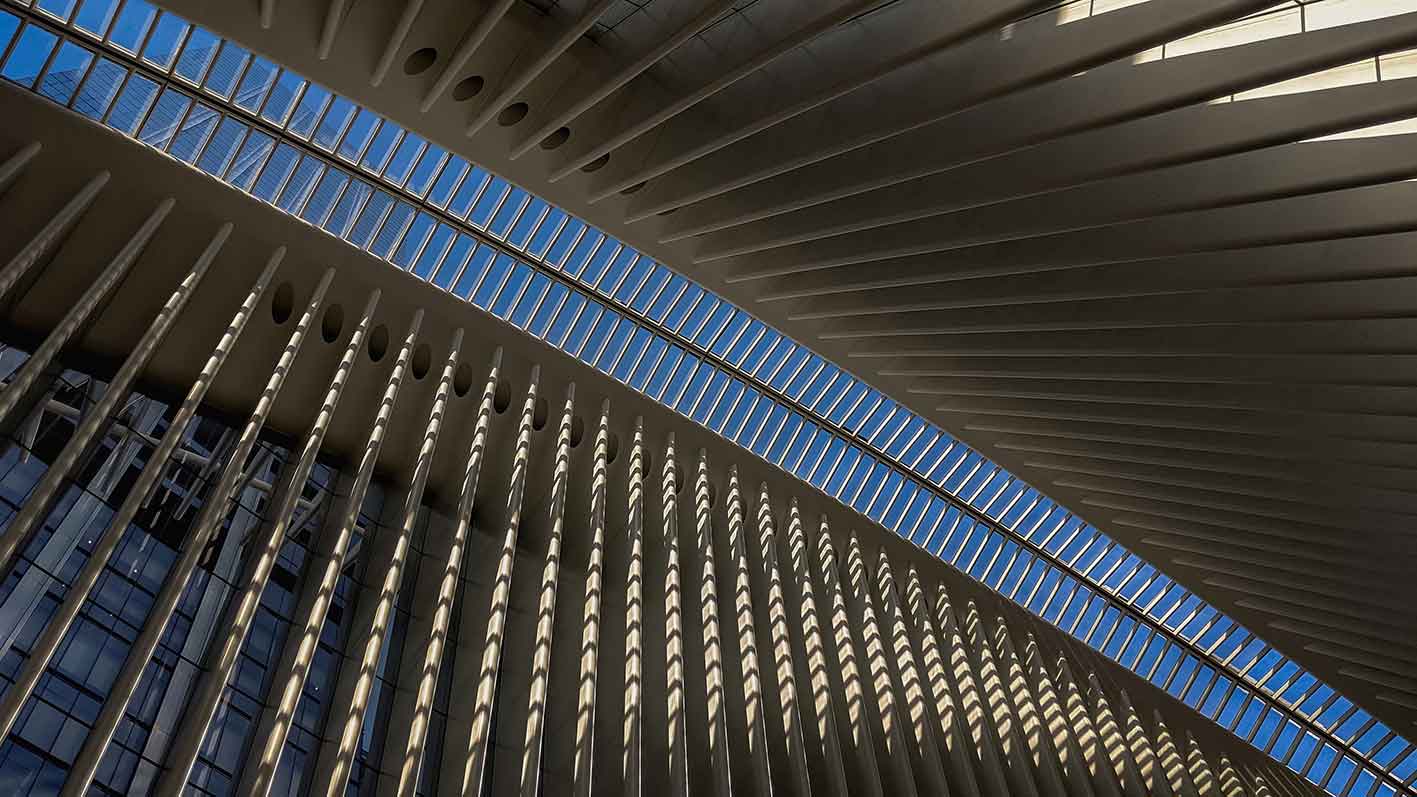 Modern commercial building representing early-stage HVAC concept studies, physics-based feasibility analysis and comparison of retrofit scenarios with Hysopt Feasibility.