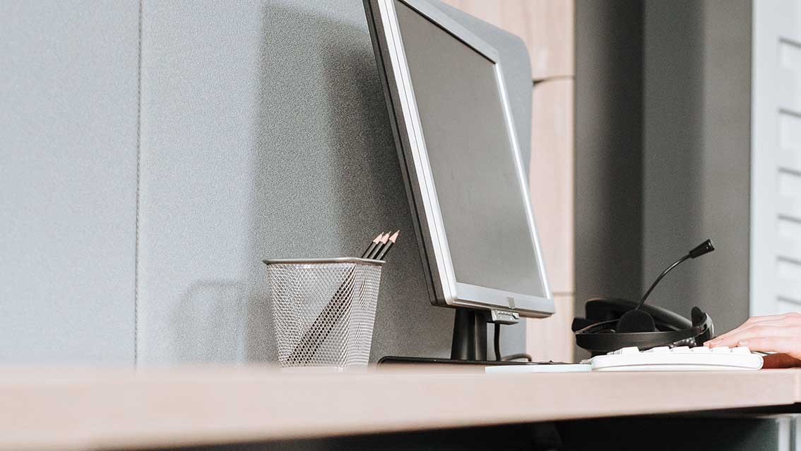 Computer workstation representing digital HVAC engineering, hydronic system design software and automated HVAC sizing workflows with Hysopt Designer.