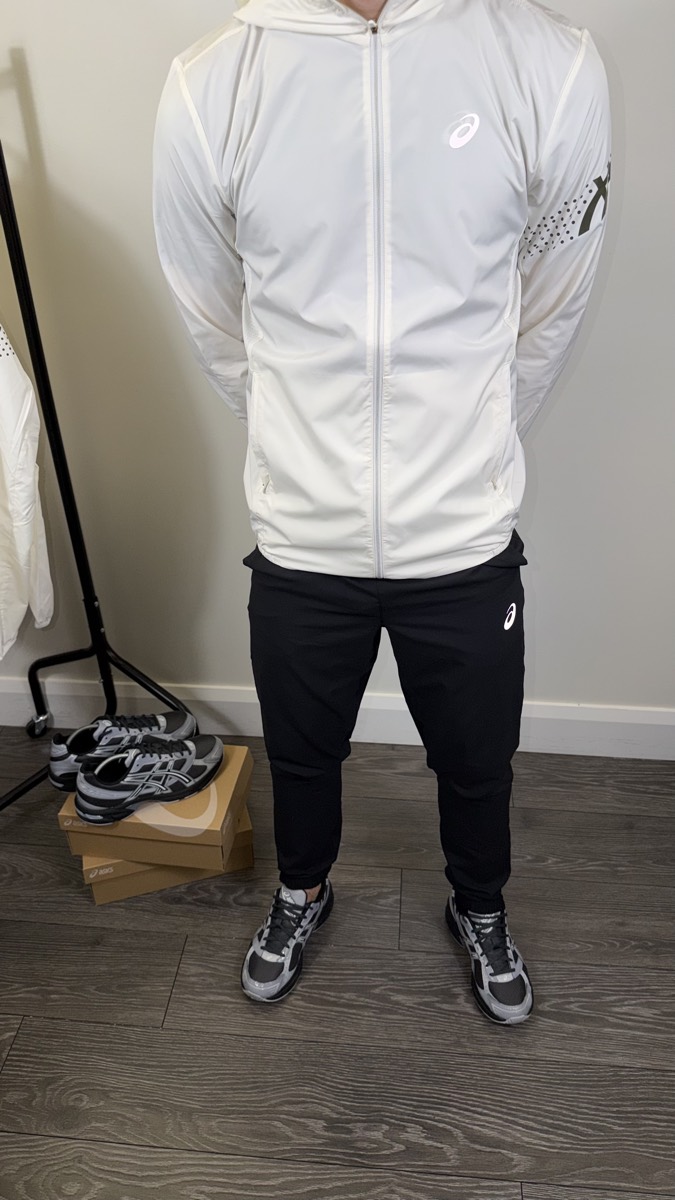 Active Clo ad creative: white tracksuit