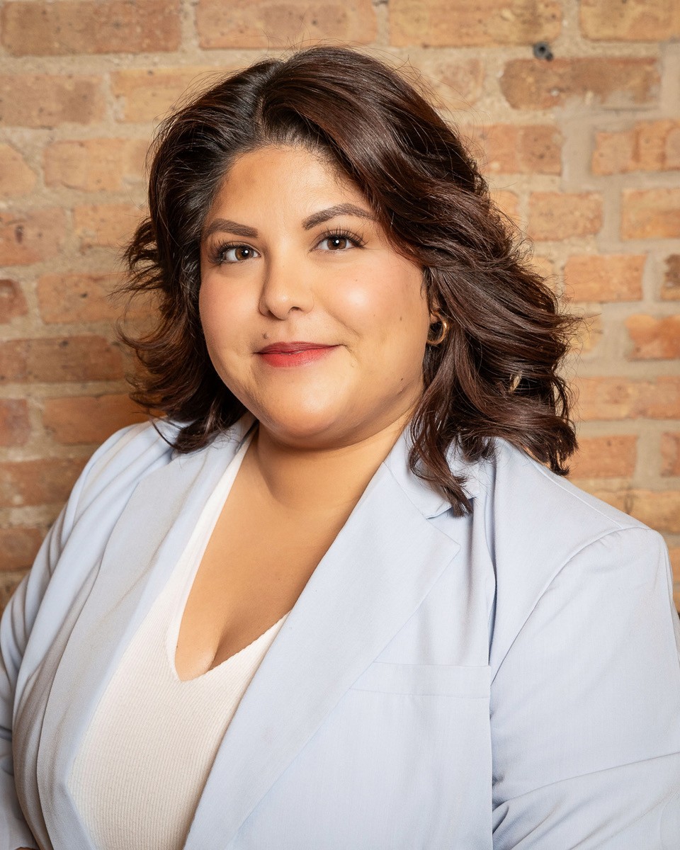 Kiara Landin head shot is a female therapist in Naperville and is an experienced counselor specializing in helping adolescent, adults, and couples navigate mental wellness challenges. Kiara is fluent in both English and Spanish.