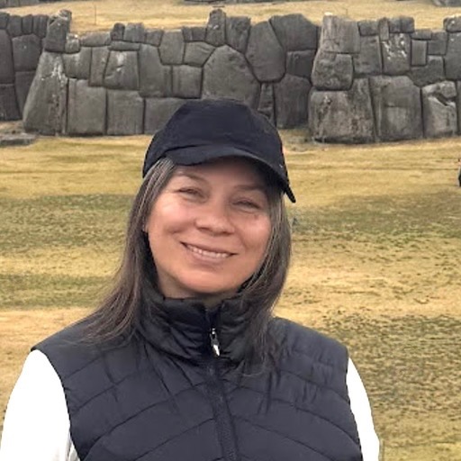 Headshot of Laura Torres 