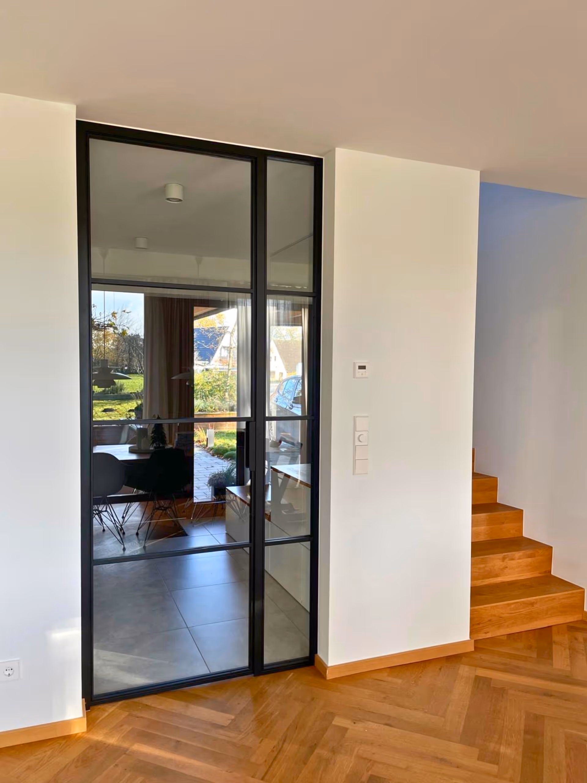 Schwarze Lofttür Flur