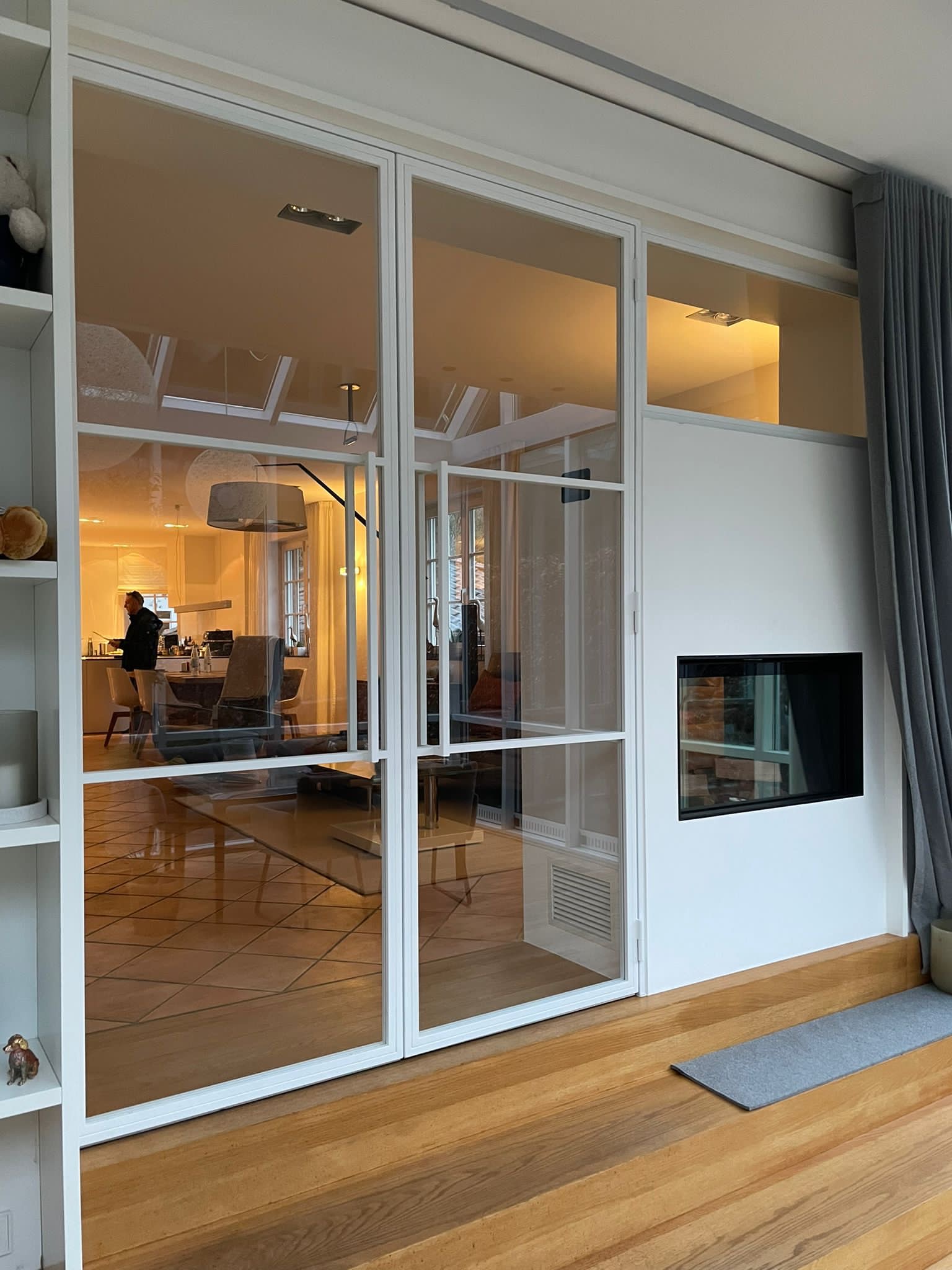 Schwarze Lofttür Flur