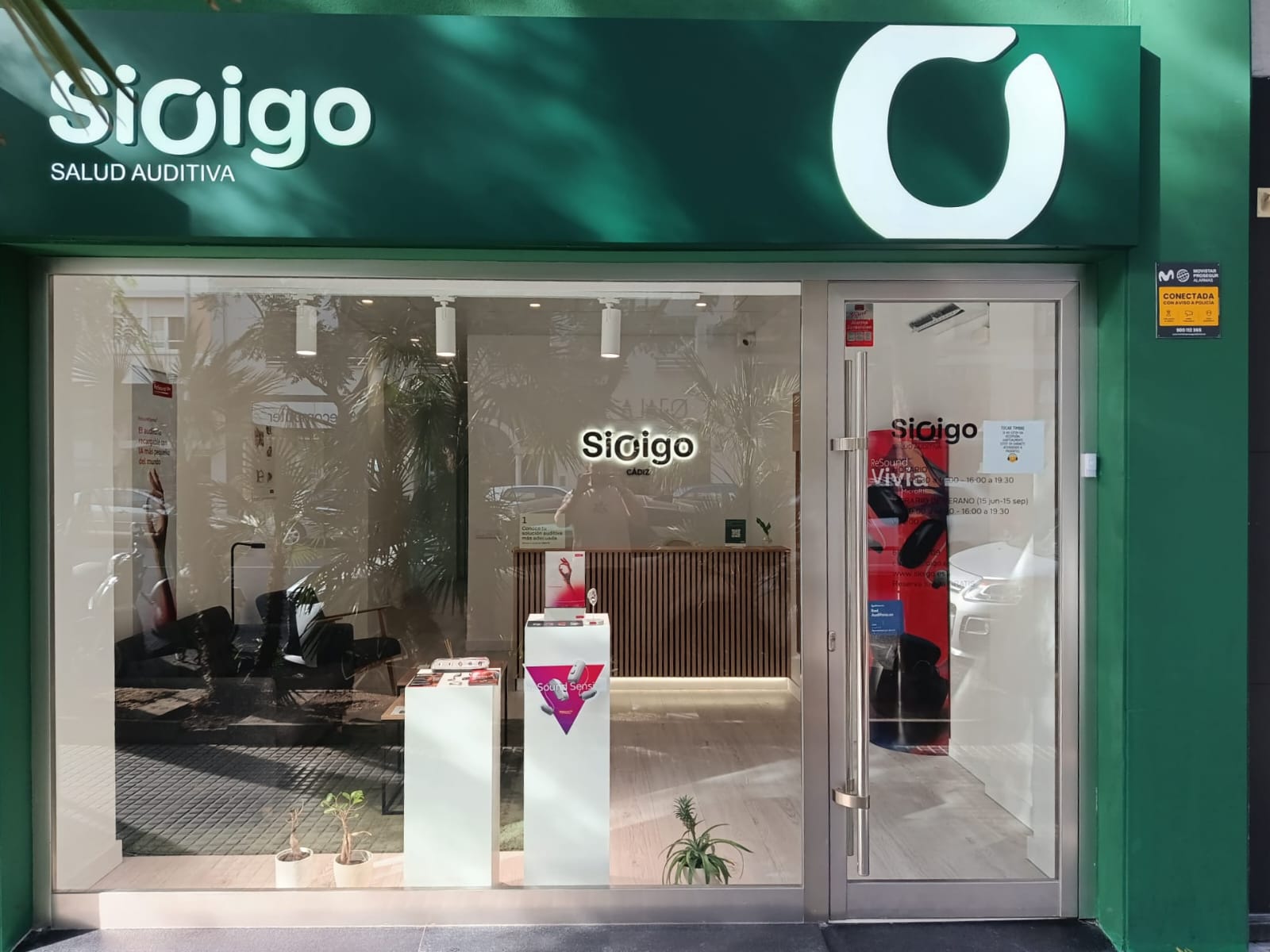 Sala de espera de centro auditivo SiOigo Alcalá de Henares