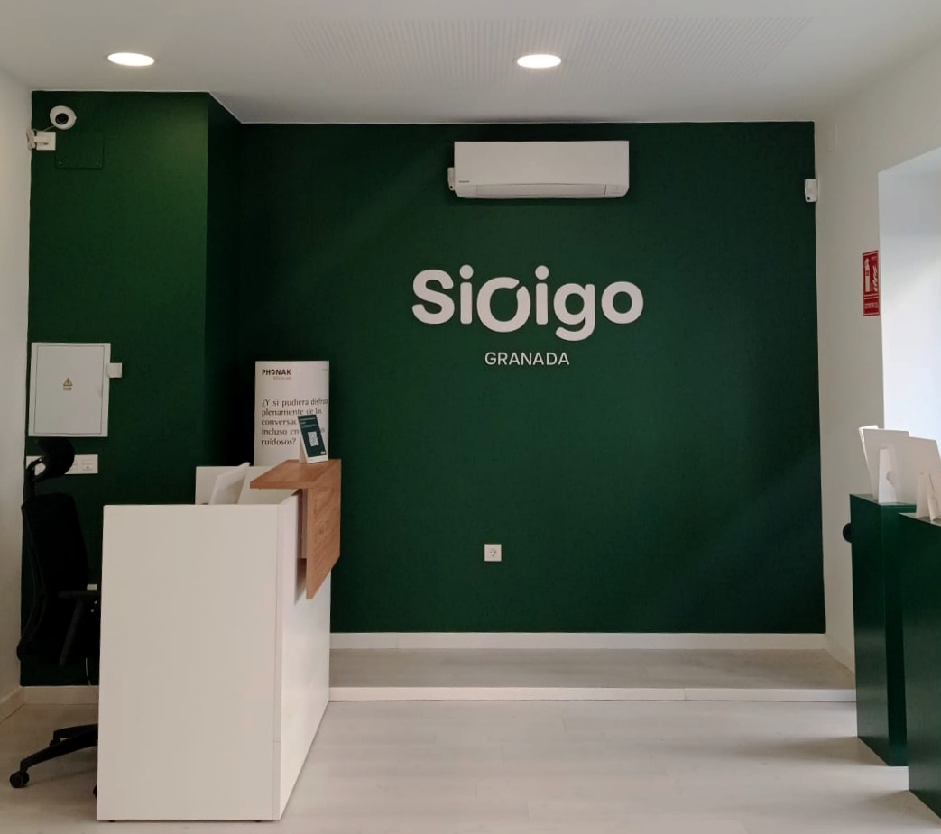 Sala de espera de centro auditivo SiOigo Alcalá de Henares