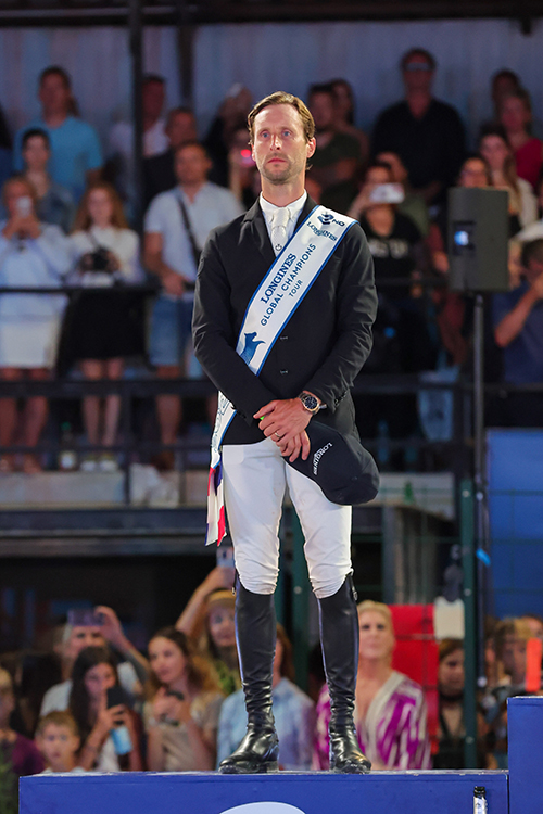 Pieter Devos qui célèbre sa victoire