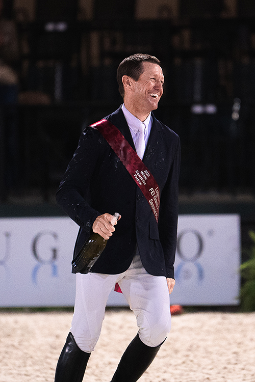 Mclain ward qui célèbre sa victoire avec l'équipement CWD