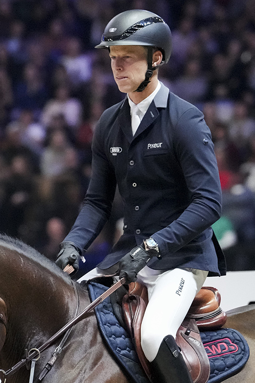 Max Khuner à cheval équipé en CWD