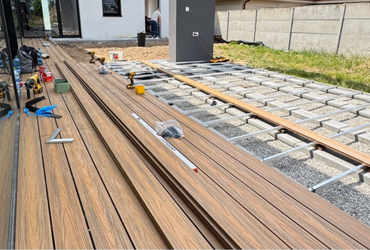 montáž WPC terasy, dilatačné medzery