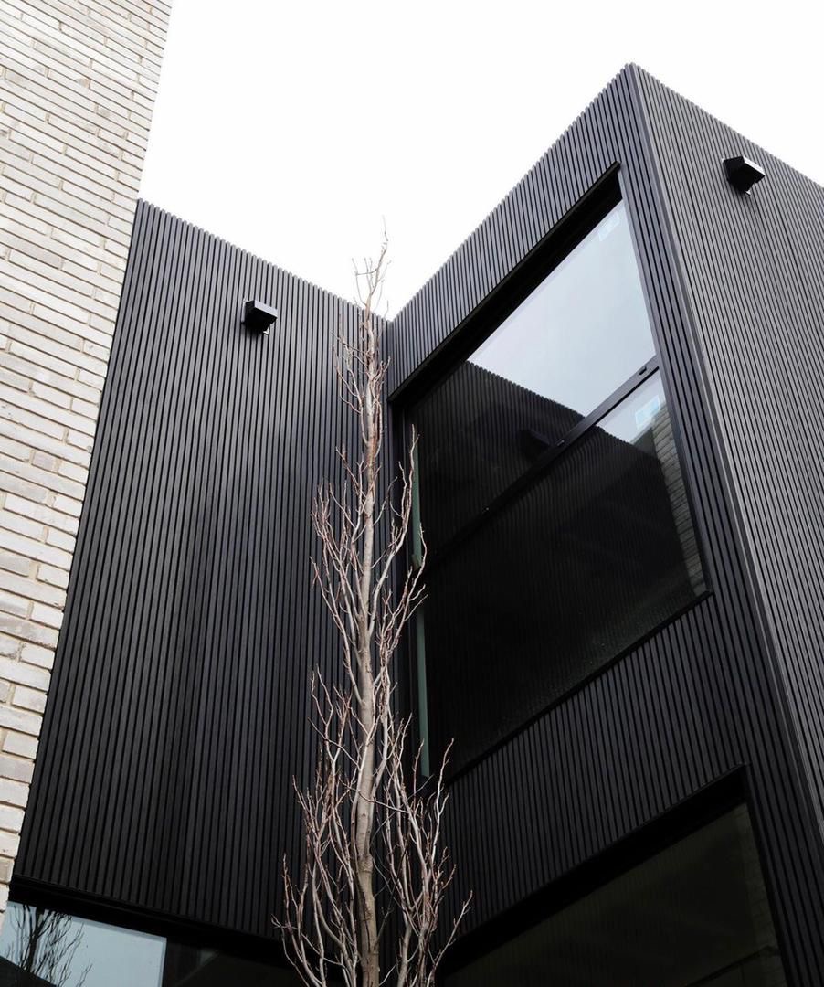 Lamelový fasádny WPC obklad Solo Dub čierny