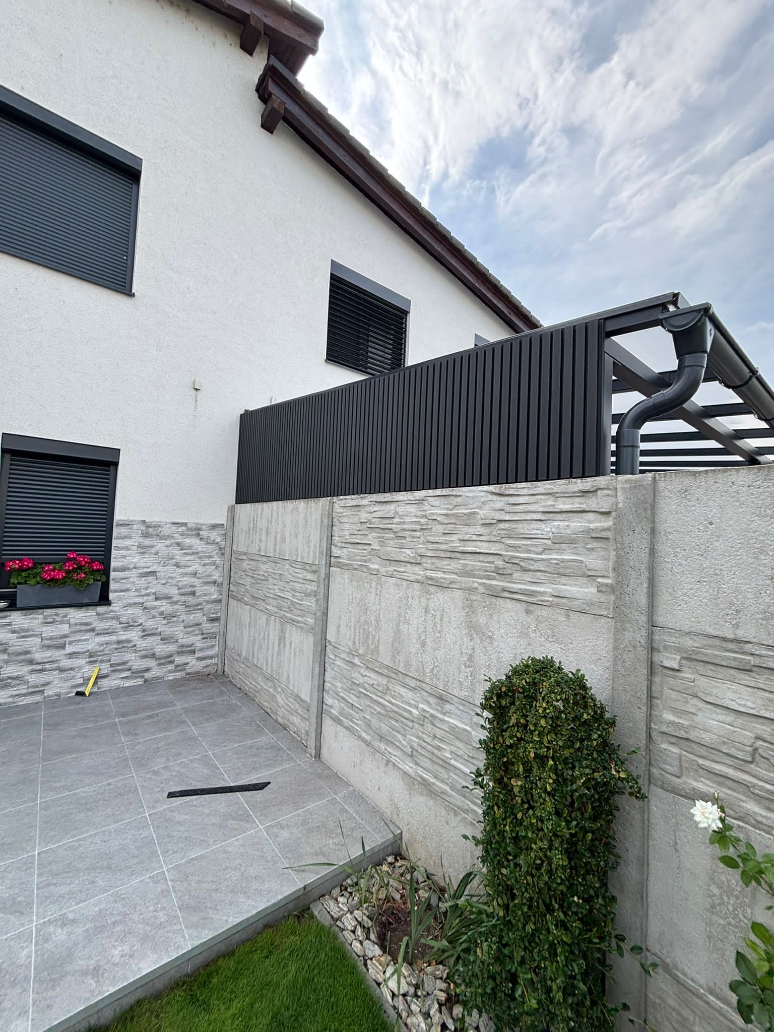 Lamelový fasádny WPC obklad Solo Dub čierny