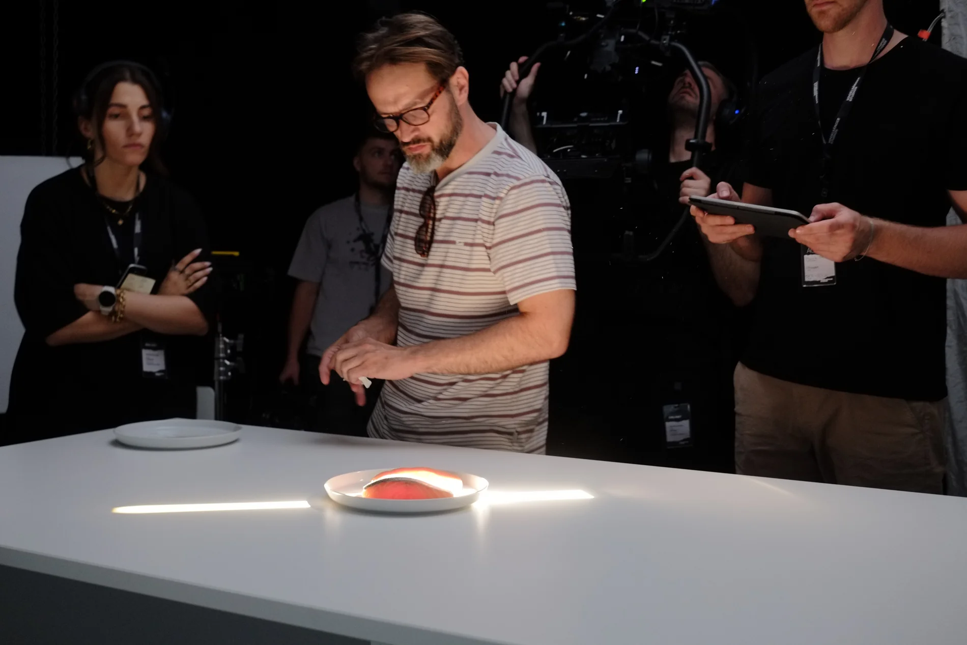 Planung am Set der SEVERIN Kampagne