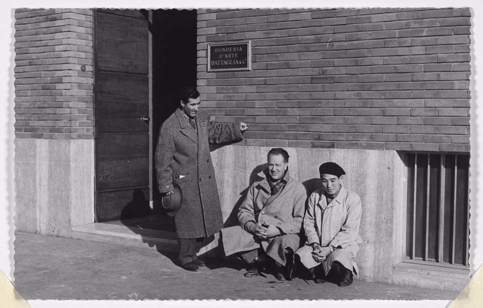 Alik Cavaliere, Marino Marini and Kengiro Azuma in front of Battaglia's entrance on Via Stilicone, 1950s. Courtesy Fonderia Artistica Battaglia Archives
