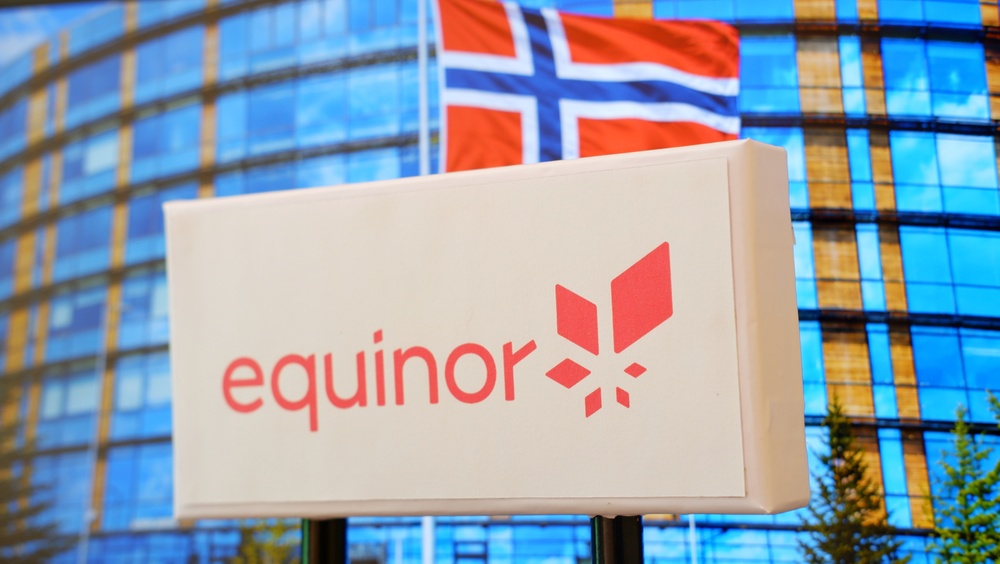 Equinor sign in front of Norwegian flag