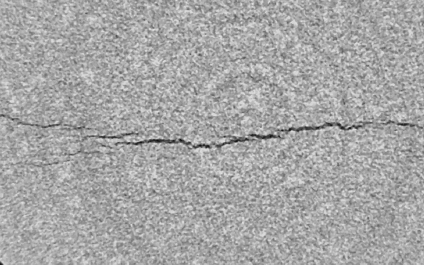 A synchotron microct image of a tablet with a large crack down its center.