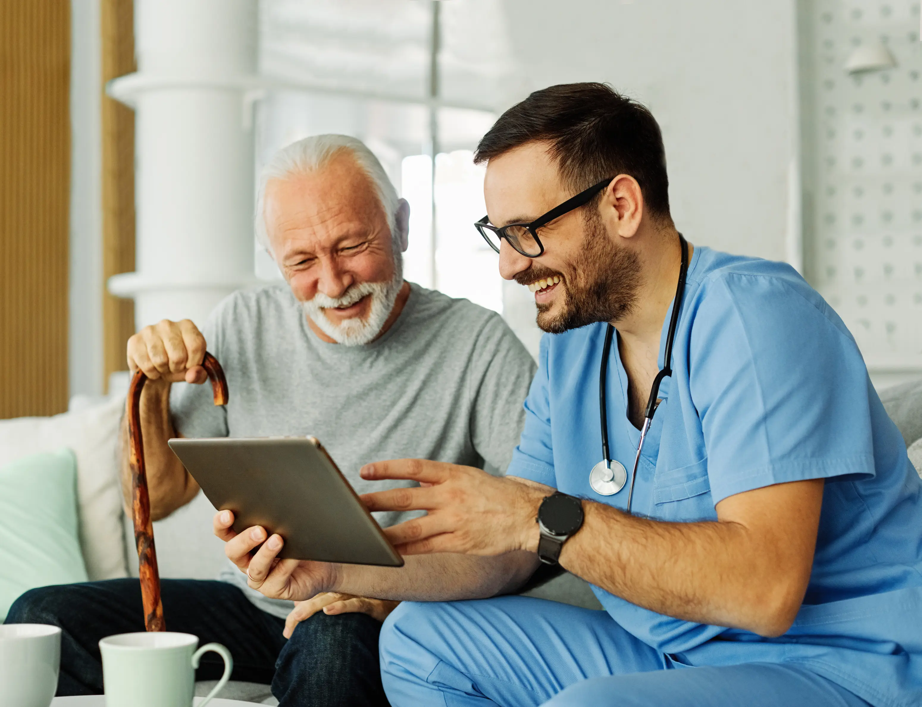 Orthopedic surgeon reviews PROMs data with patient on Force Therapeutics tablet app