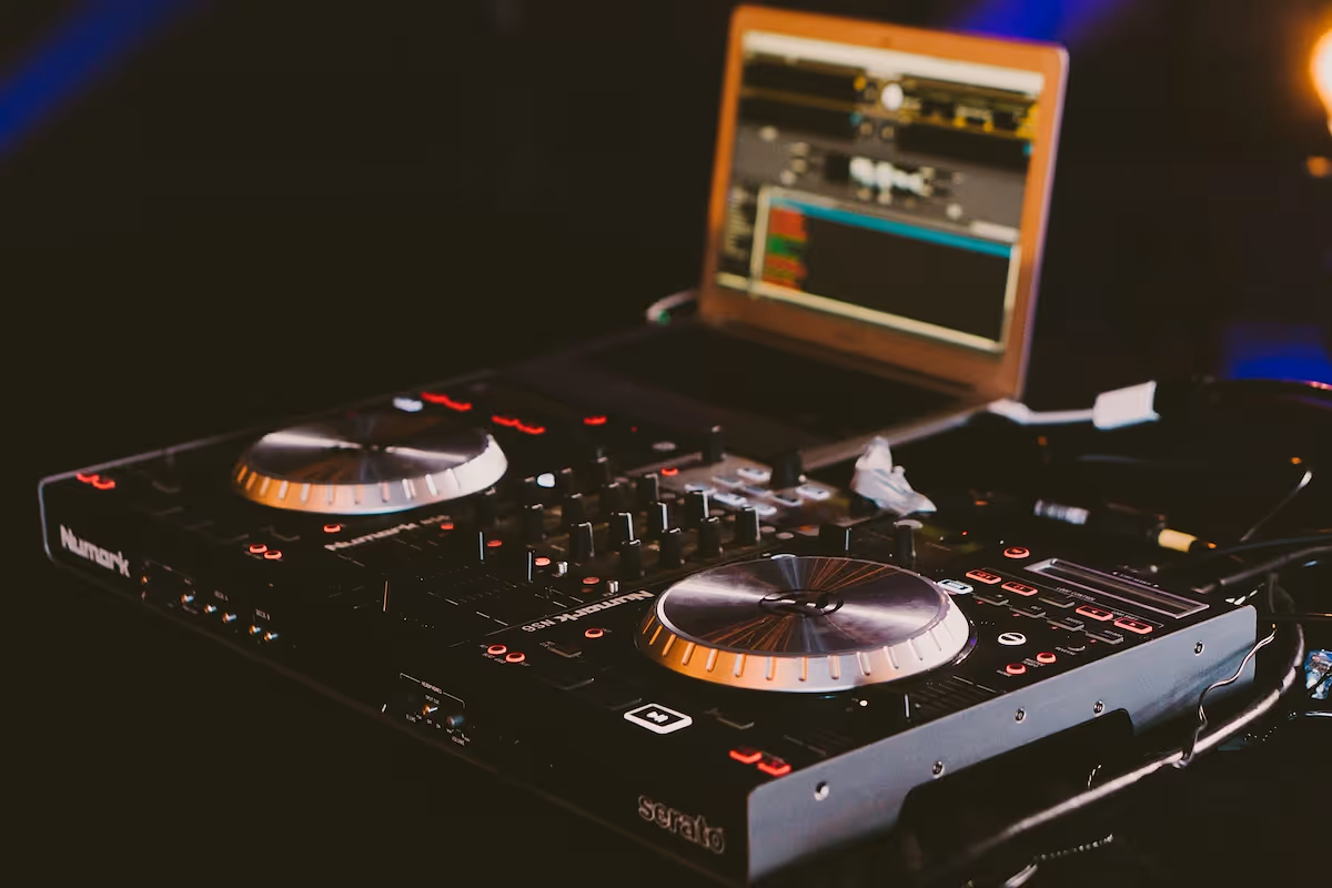How to start a dj business
