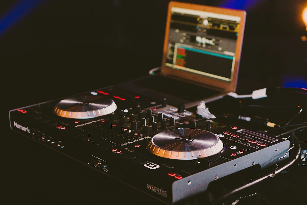 How to start a dj business
