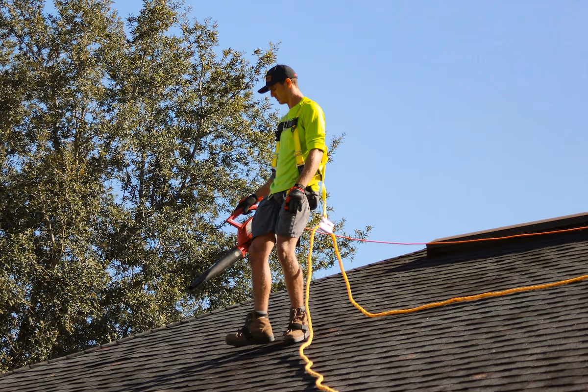 How to start a roof cleaning business