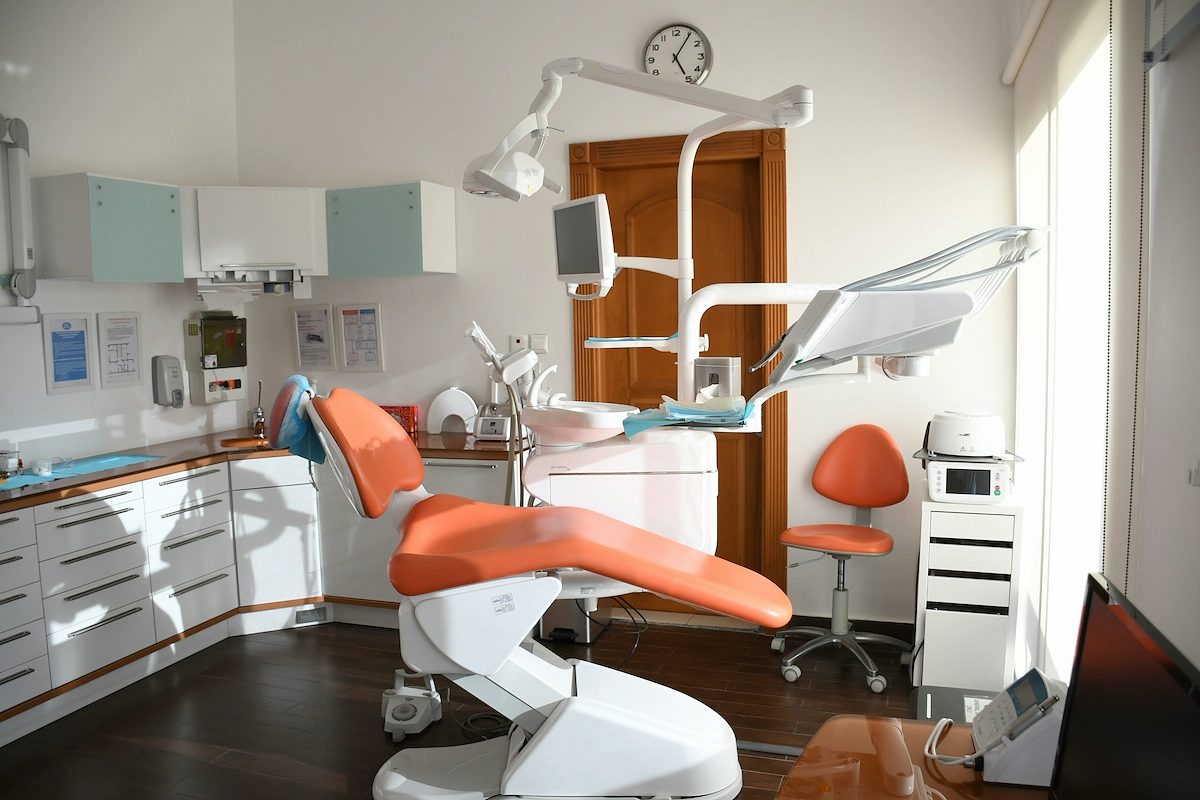 How to start a dental clinic business