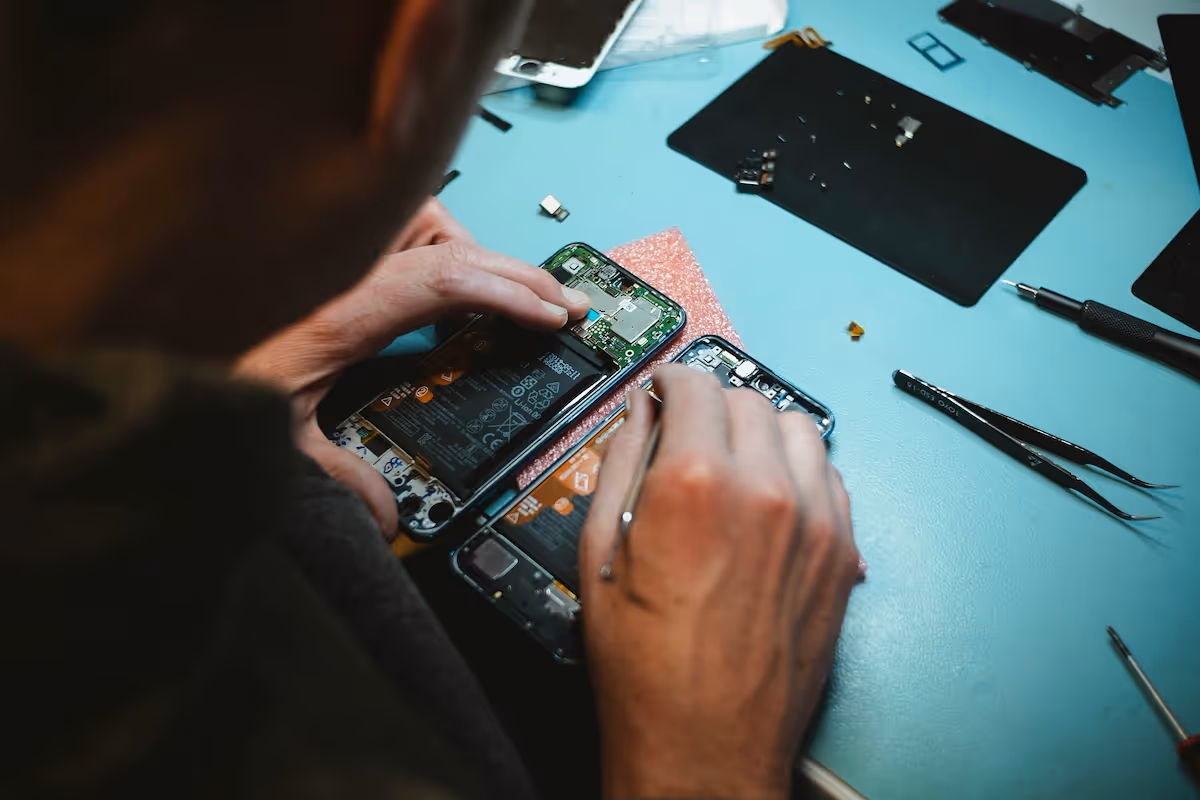 How to start a phone repair business