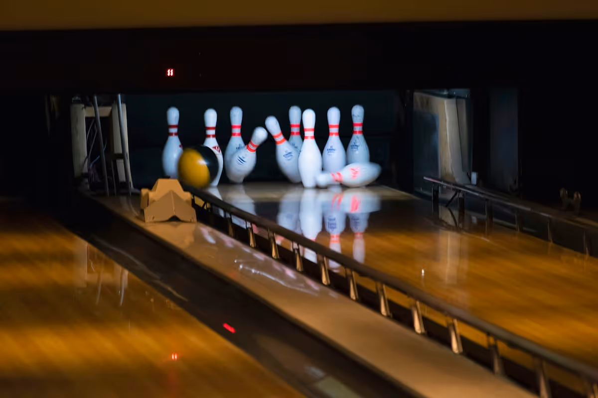 How to start a bowling alley business