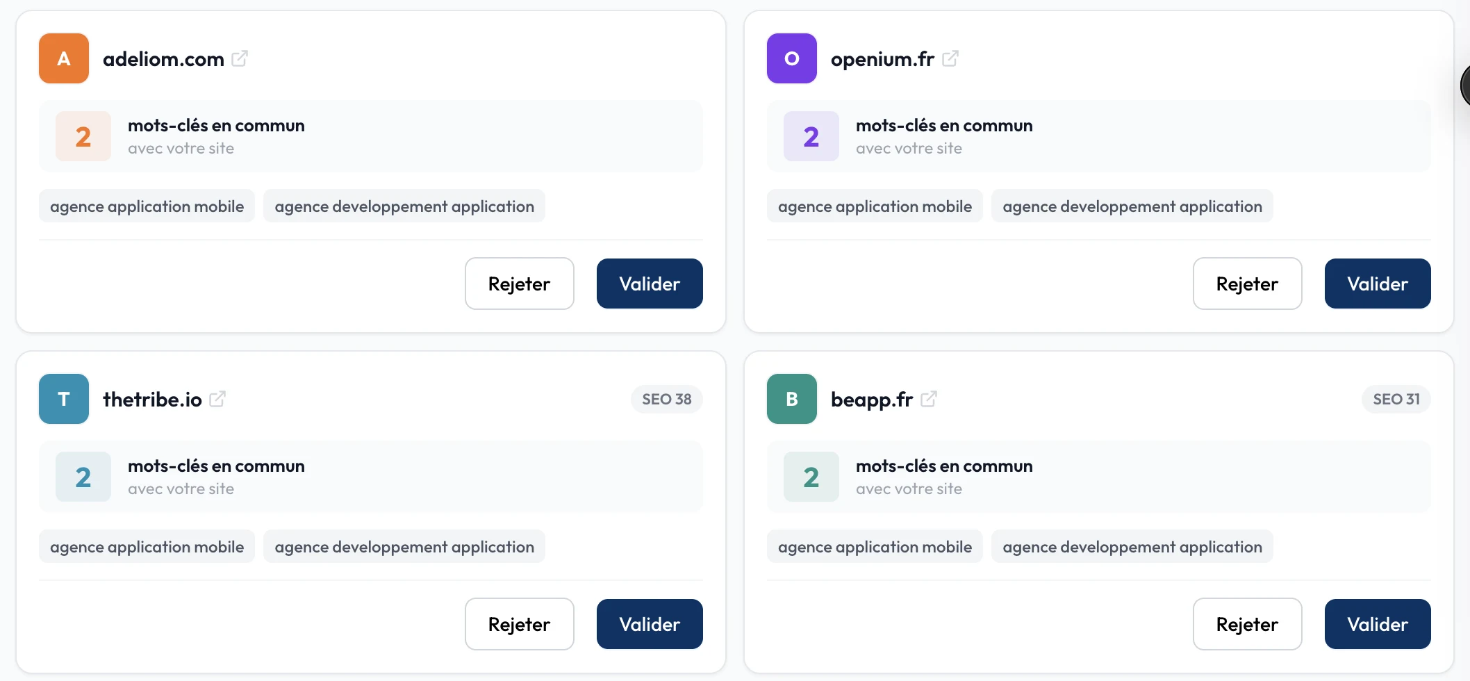 Détection automatique de concurrents dans Inky : sites proposés avec leurs mots-clés en commun, à valider ou rejeter