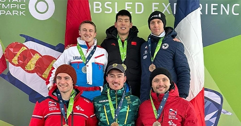 Le podium des courses de Lillehammer en 2025 avec Lucas Defayet en haut à gauche