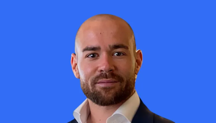 photo d'homme consultant en intelligence artificielle