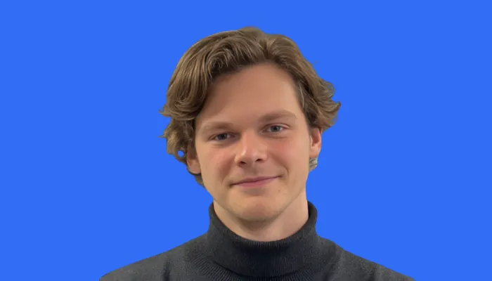 Homme col roulé consultant IA