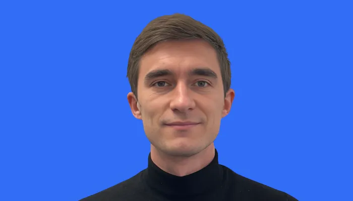 Homme col roulé consultant IA
