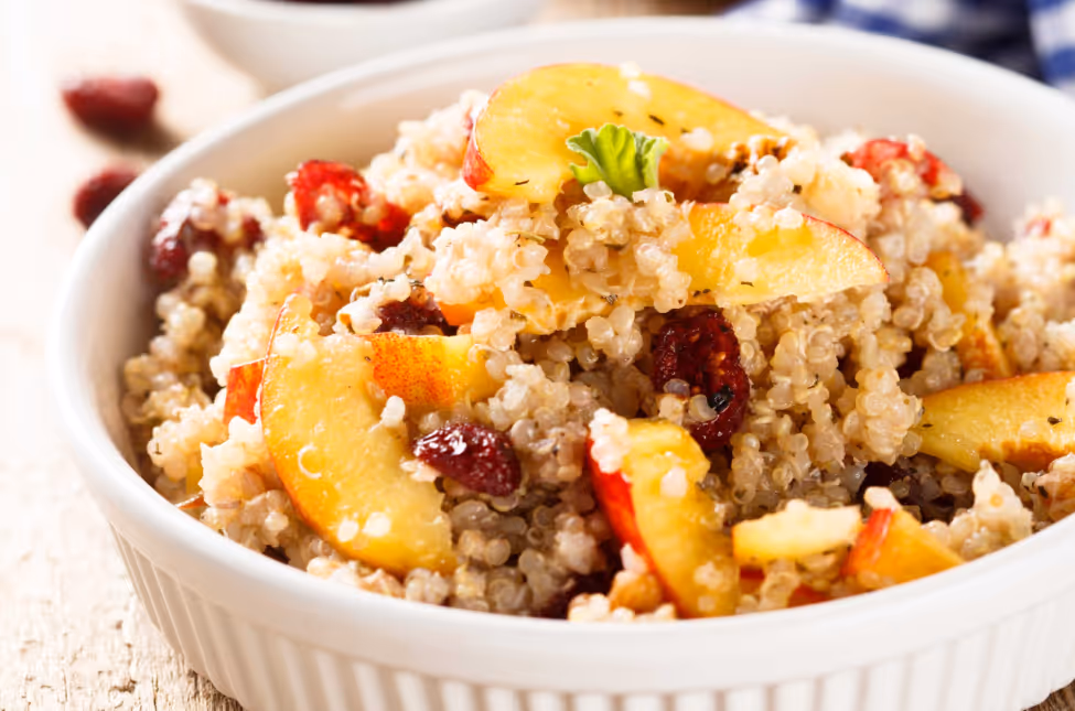 R1 Salade Salée aux Pêches et au Quinoa