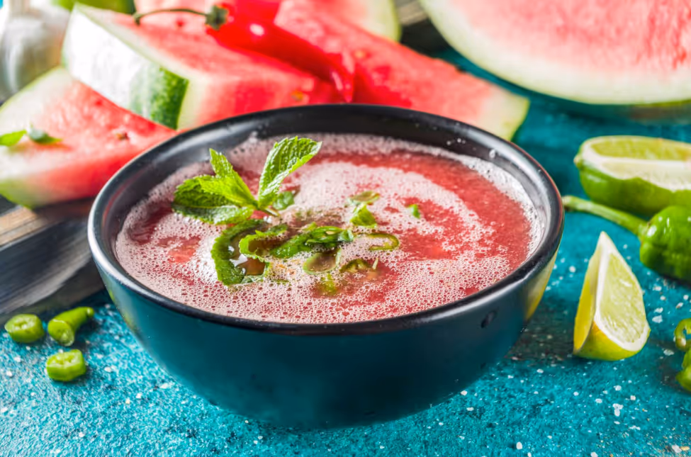 R3 La fraîcheur jusque dans l’assiette : soupe mentholée à la pastèque